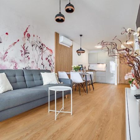 Apartament Flowers Z Parkingiem Perlowa Przystan - Holiday City Kołobrzeg Zewnętrze zdjęcie
