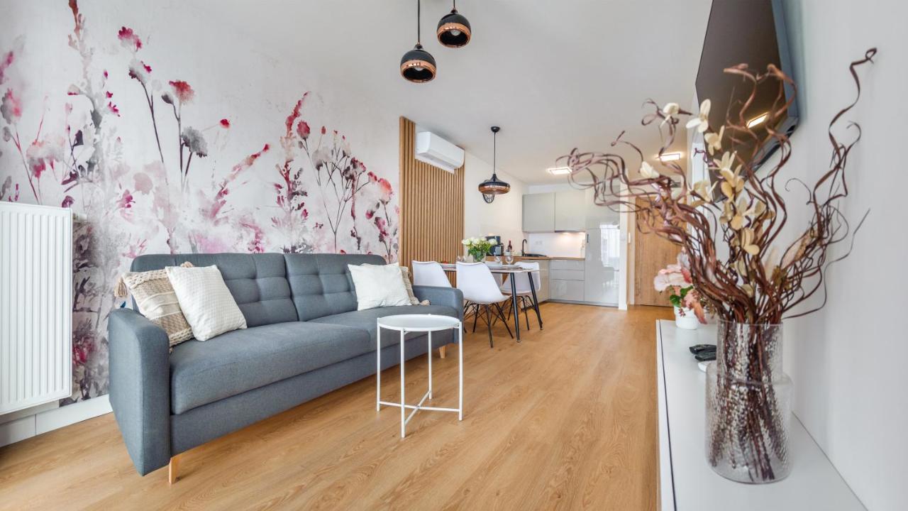 Apartament Flowers Z Parkingiem Perlowa Przystan - Holiday City Kołobrzeg Zewnętrze zdjęcie