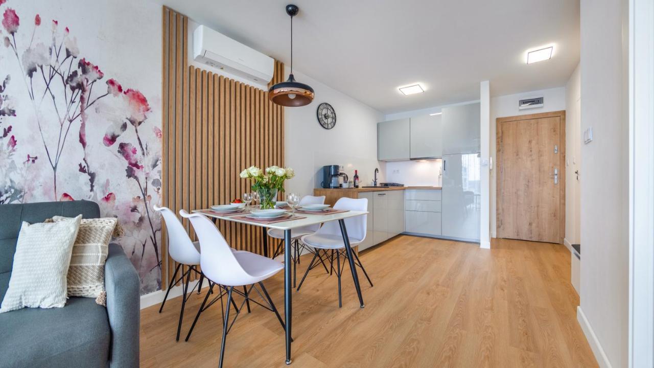 Apartament Flowers Z Parkingiem Perlowa Przystan - Holiday City Kołobrzeg Zewnętrze zdjęcie