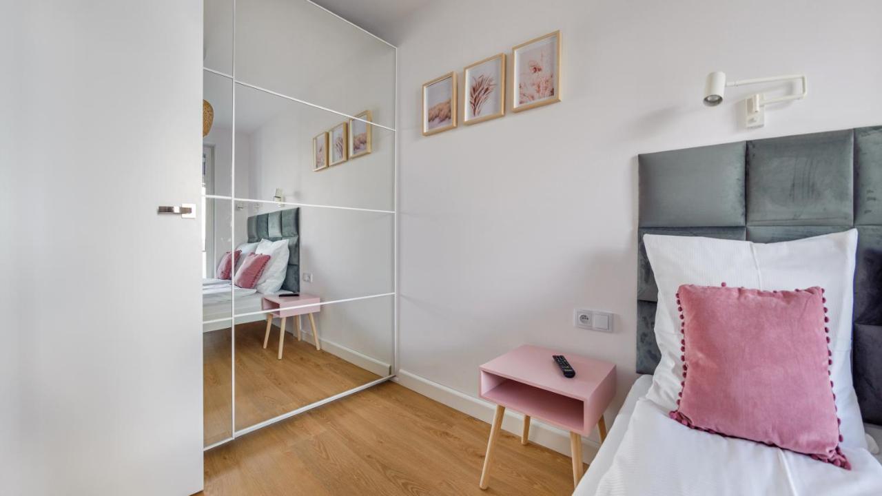 Apartament Flowers Z Parkingiem Perlowa Przystan - Holiday City Kołobrzeg Zewnętrze zdjęcie